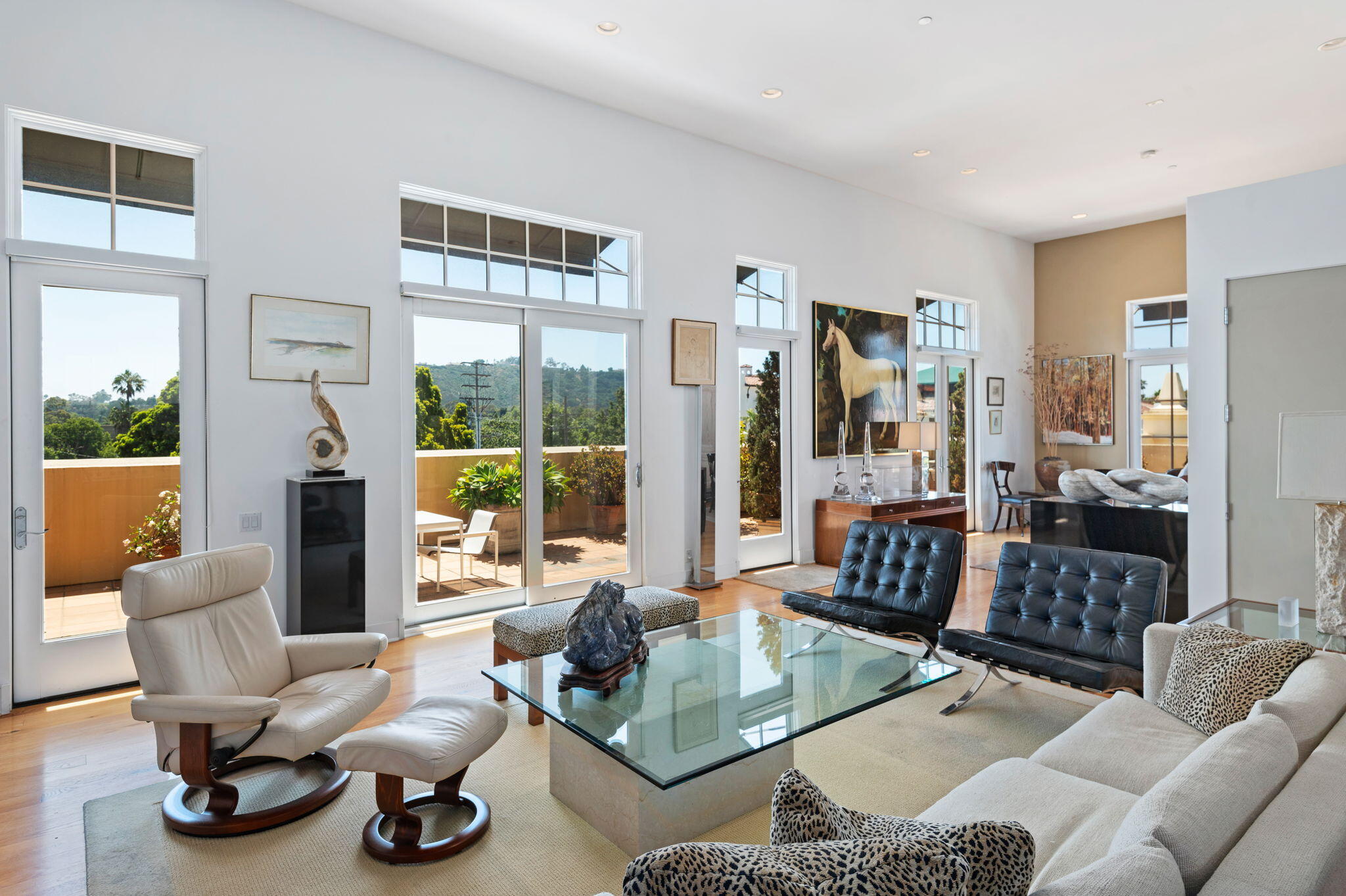 350 Chapala Street, 301