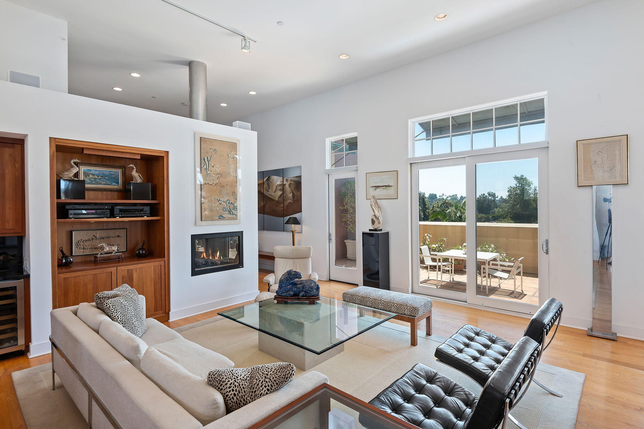 350 Chapala Street, 301