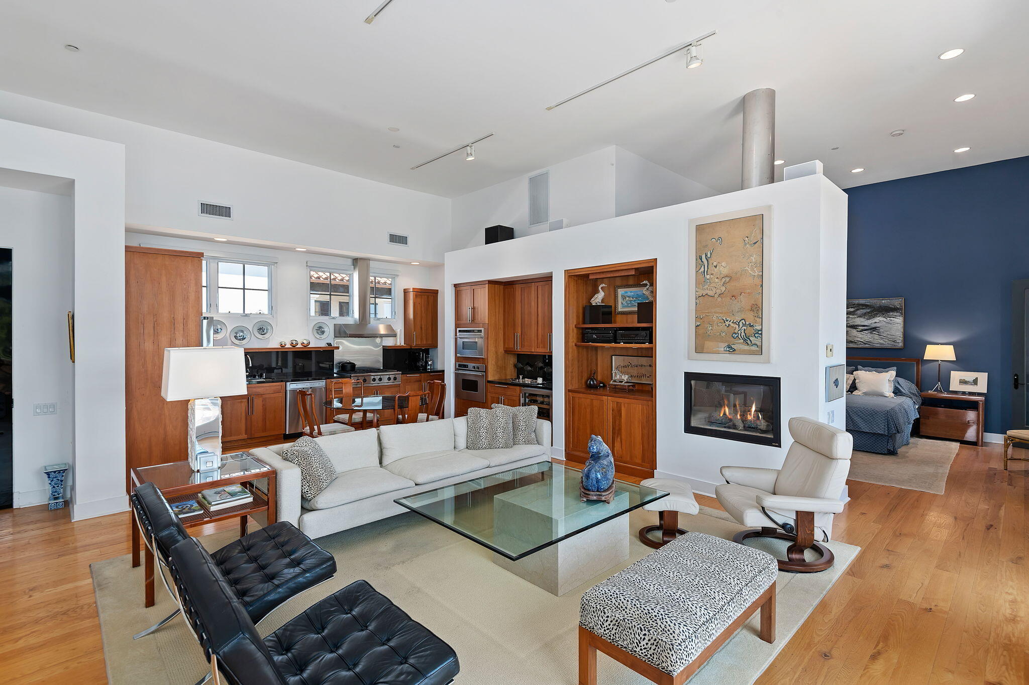 350 Chapala Street, 301