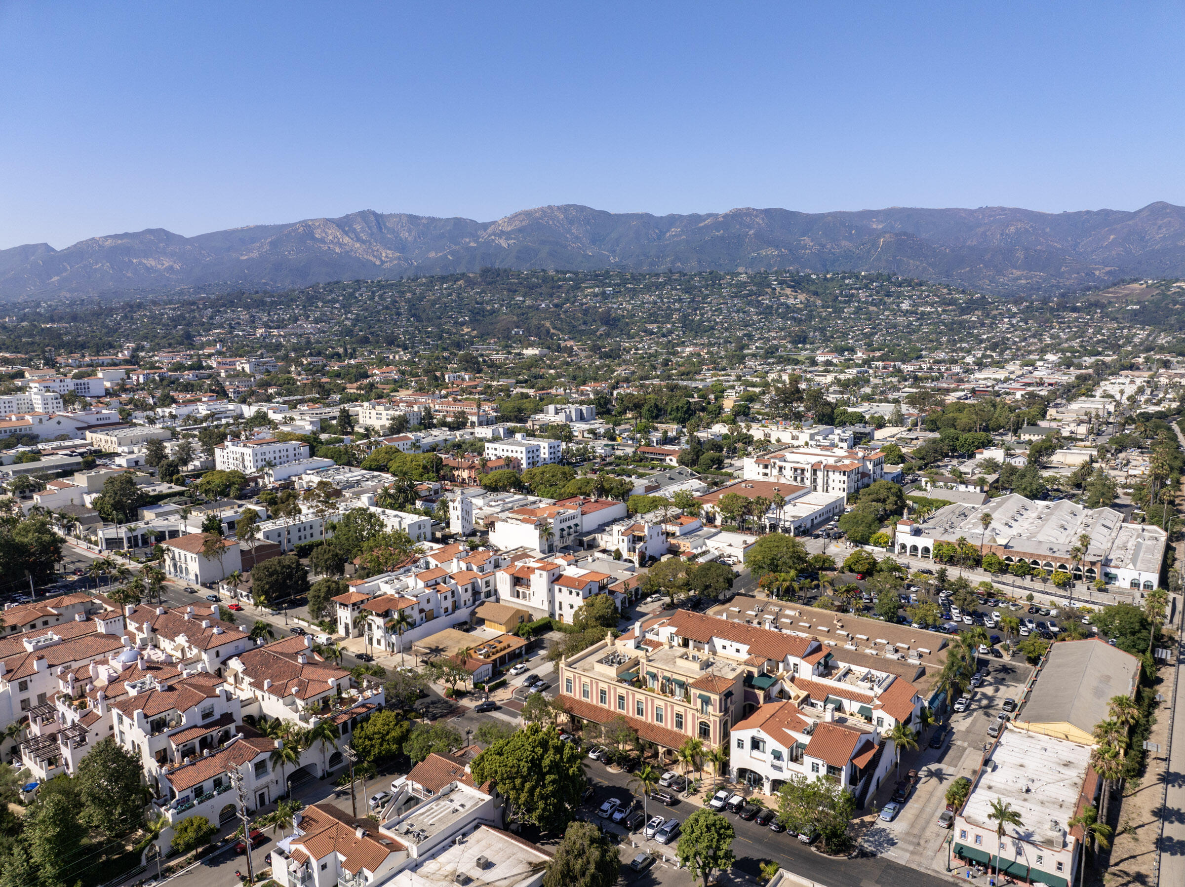 350 Chapala Street, 301