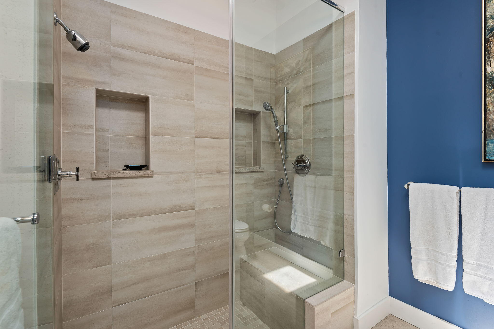 350 Chapala Street, 301