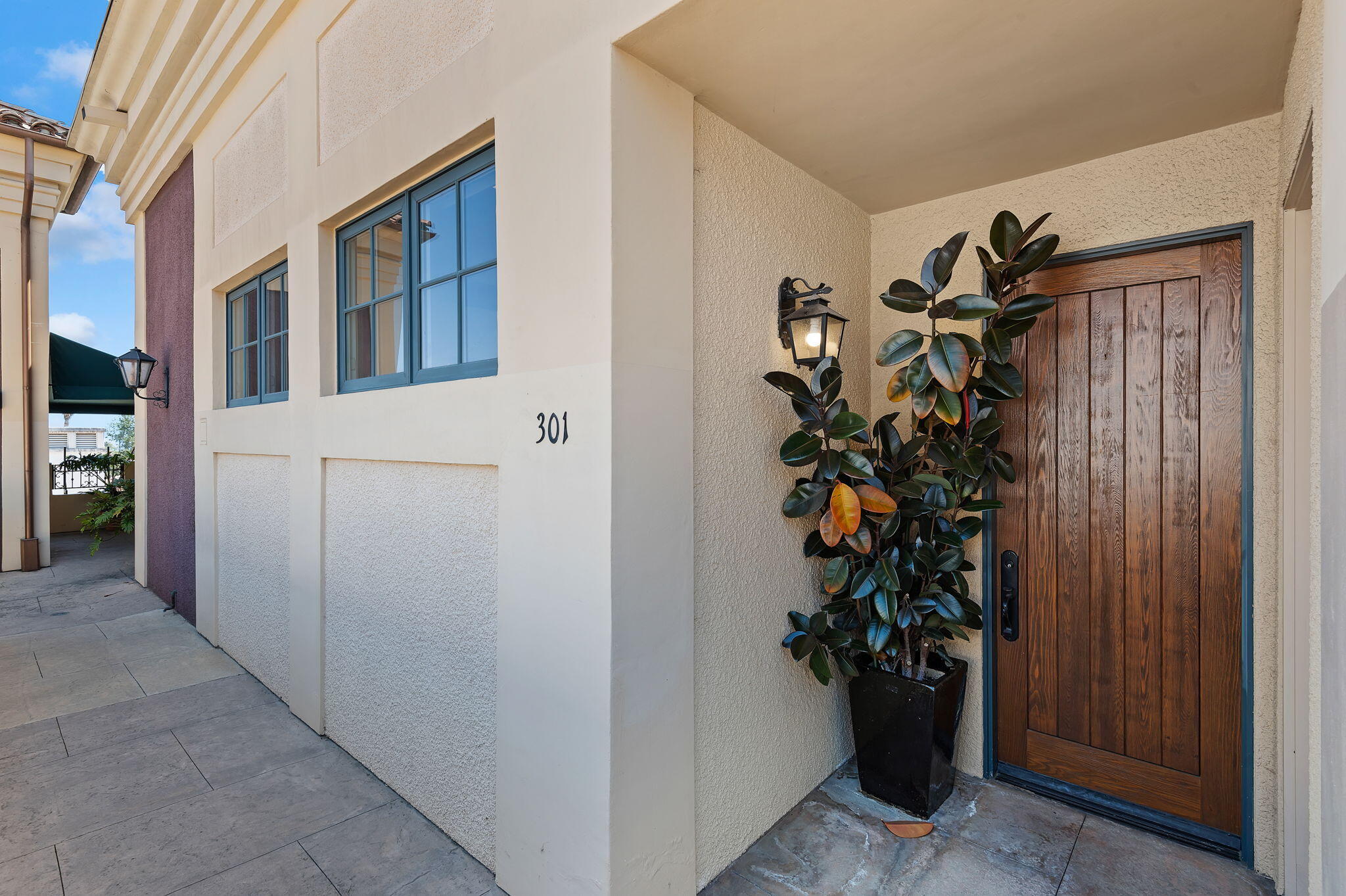 350 Chapala Street, 301