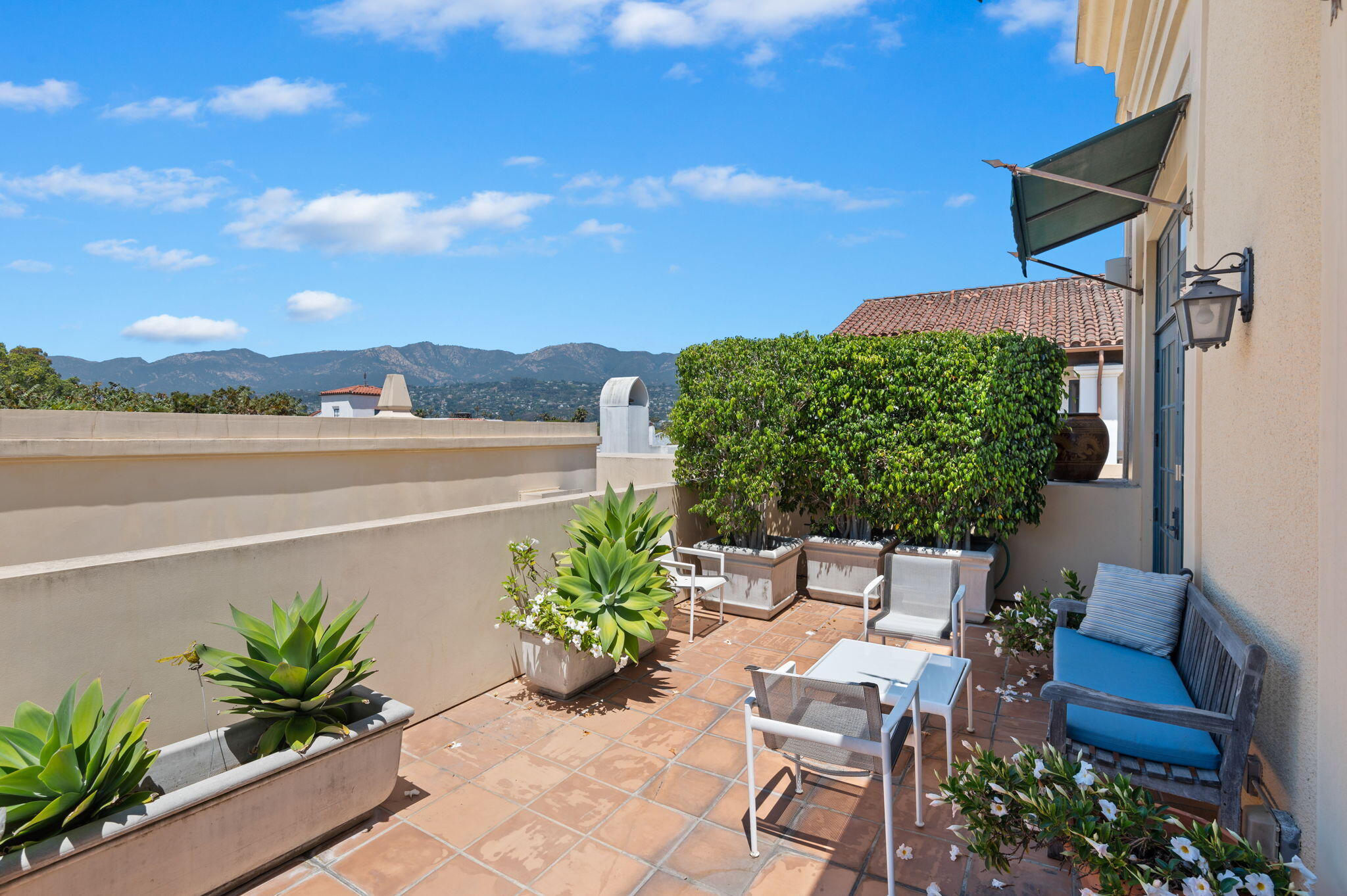 350 Chapala Street, 301