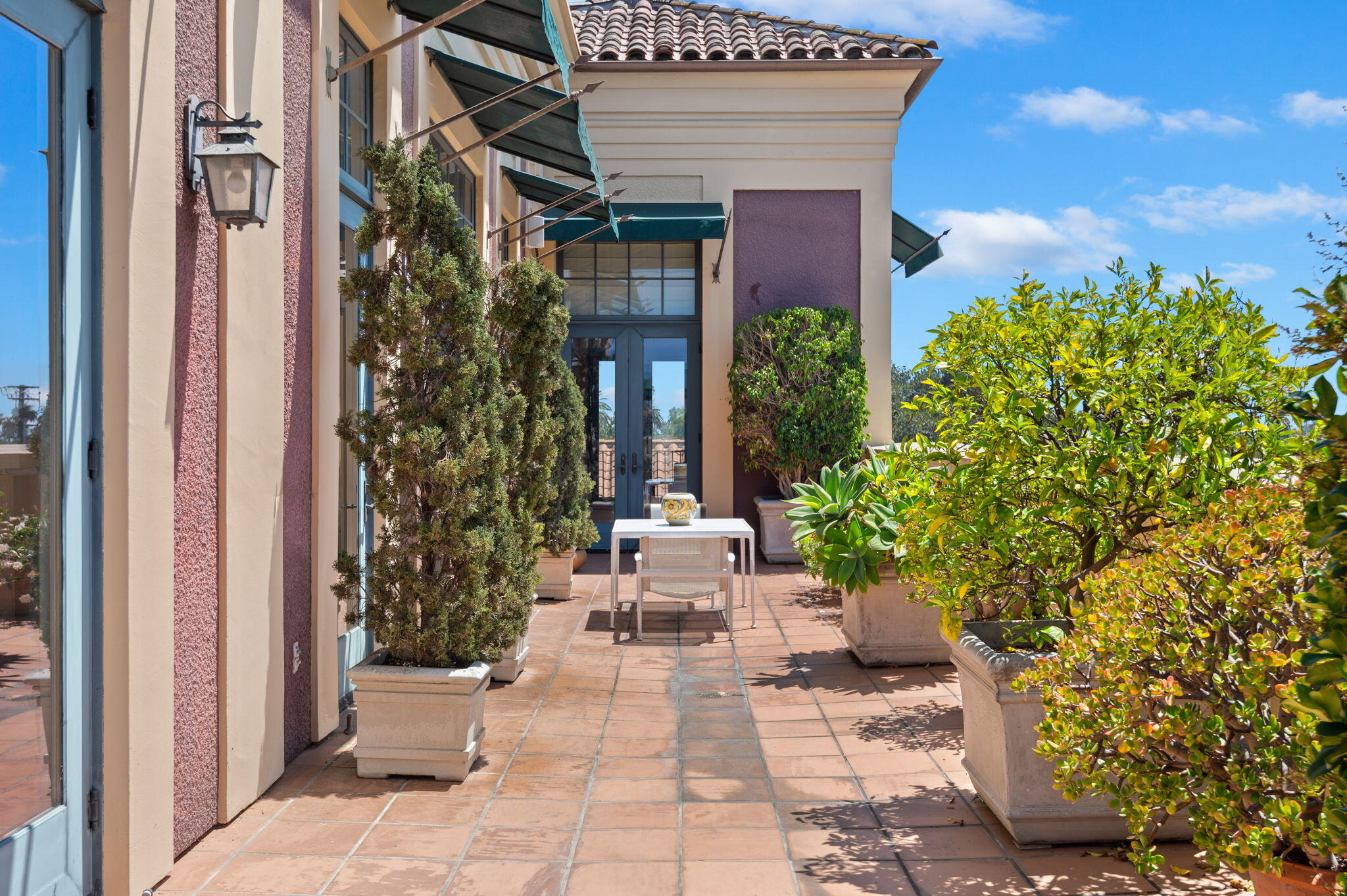 350 Chapala Street, 301