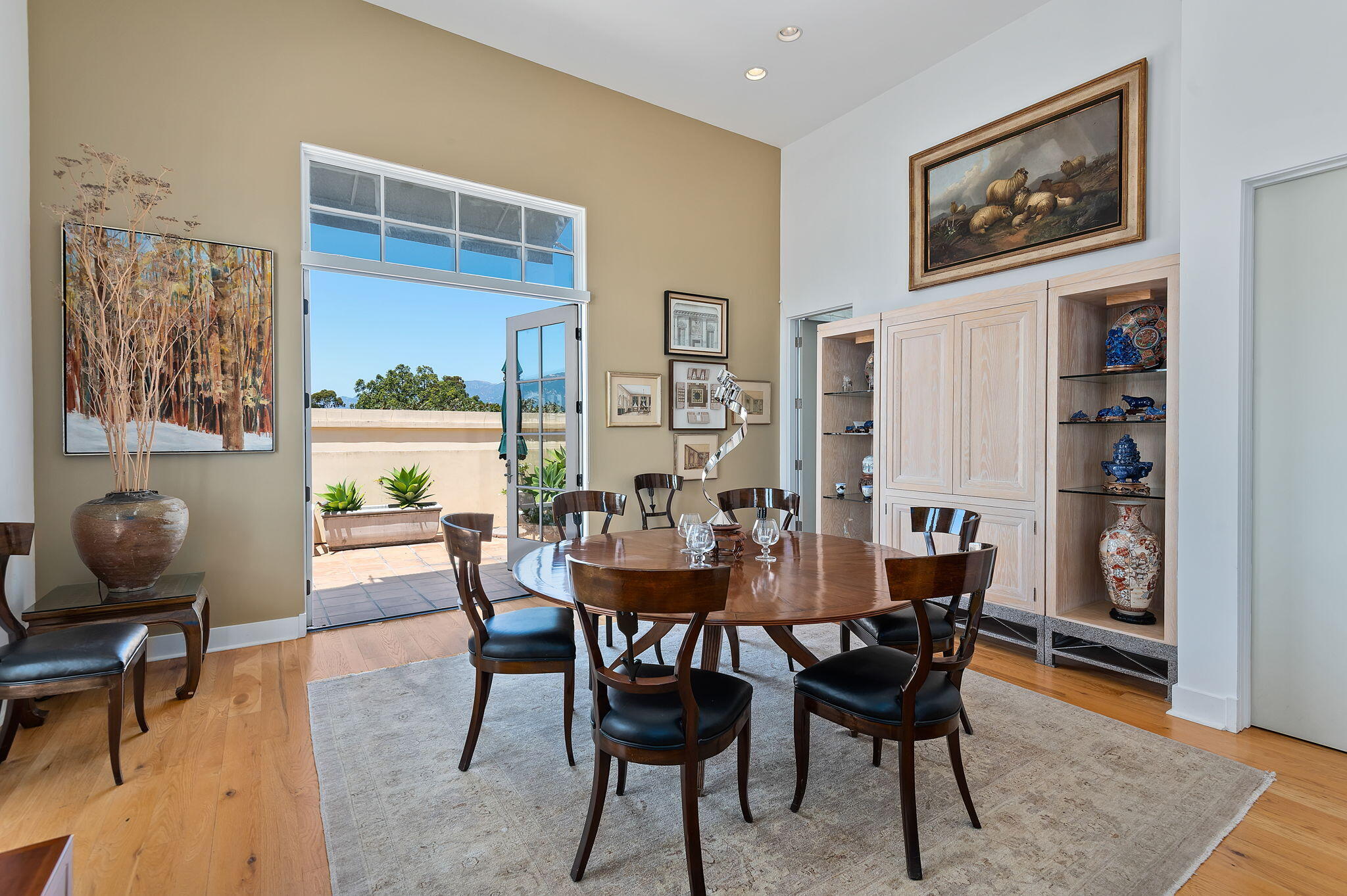 350 Chapala Street, 301