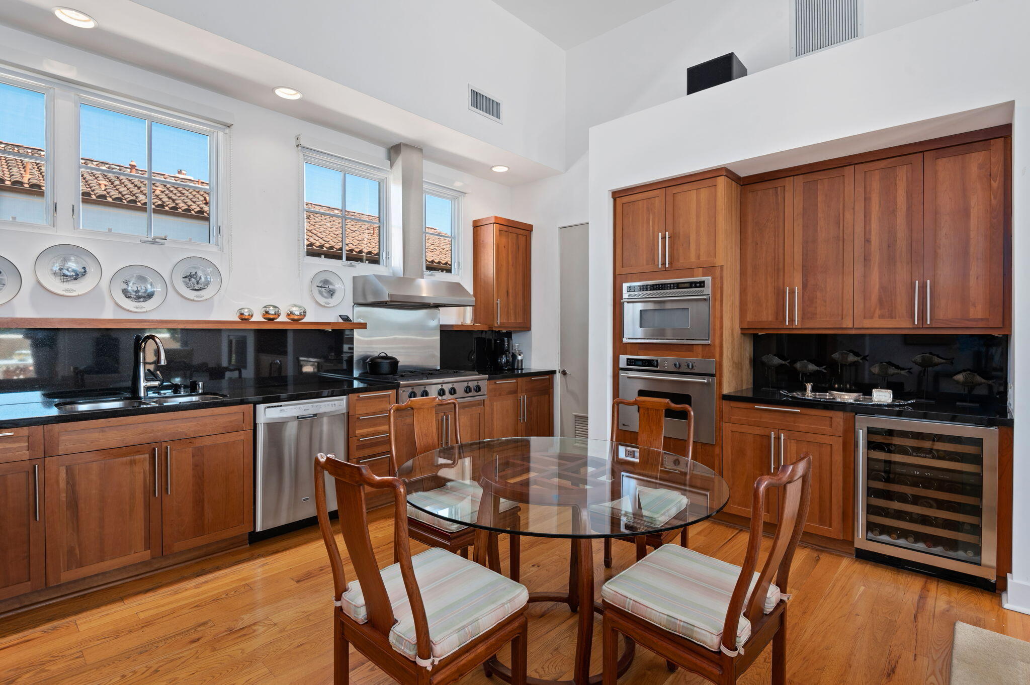 350 Chapala Street, 301