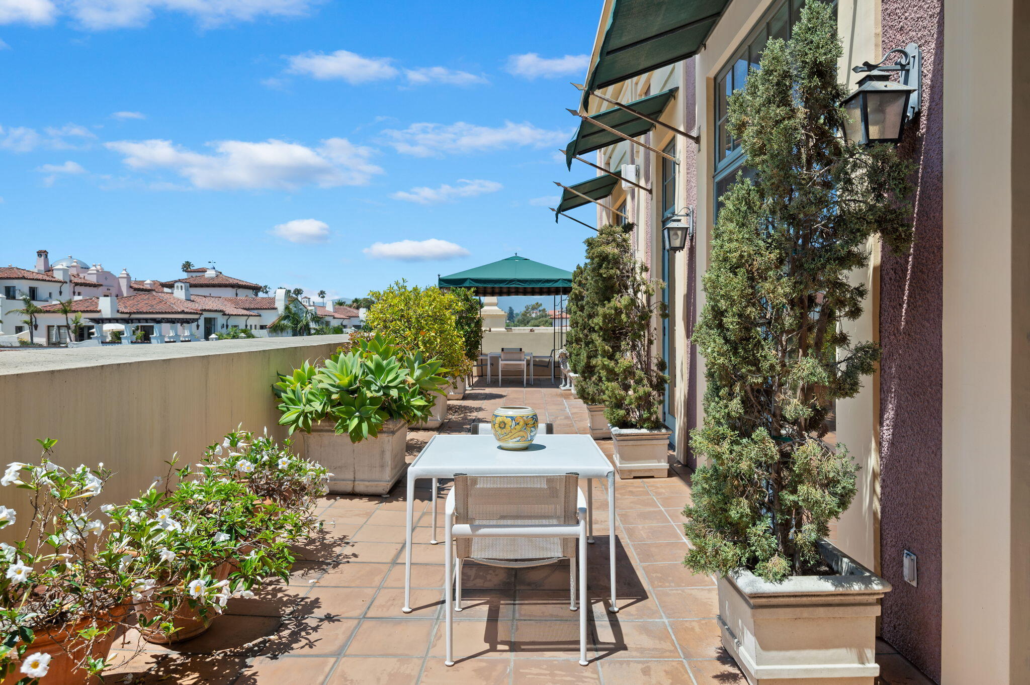 350 Chapala Street, 301