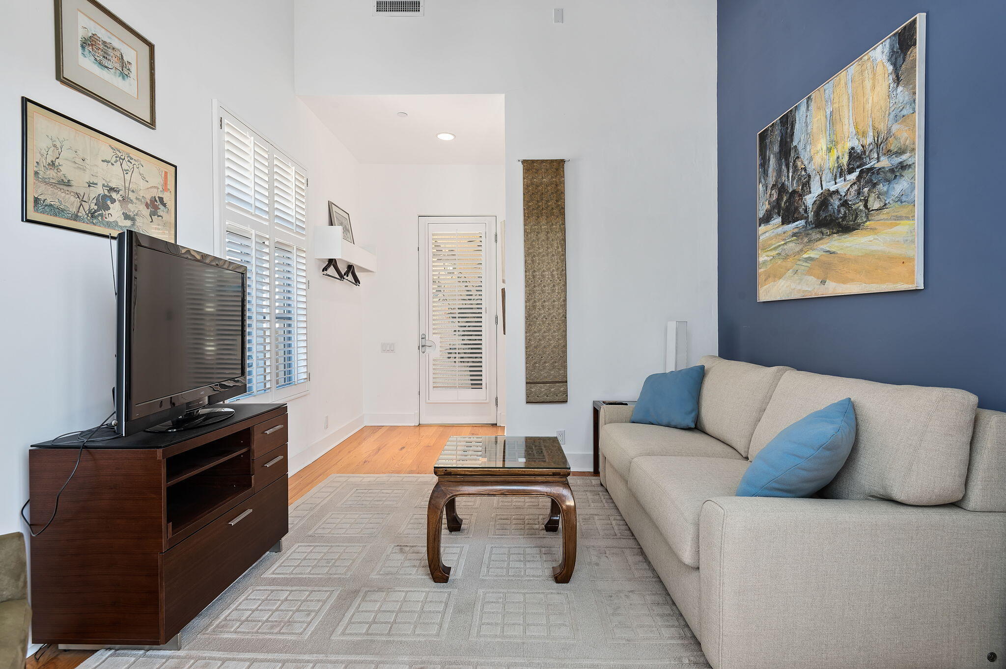 350 Chapala Street, 301