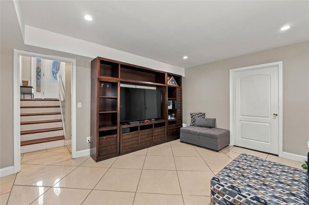 61 Oxford Brook Way