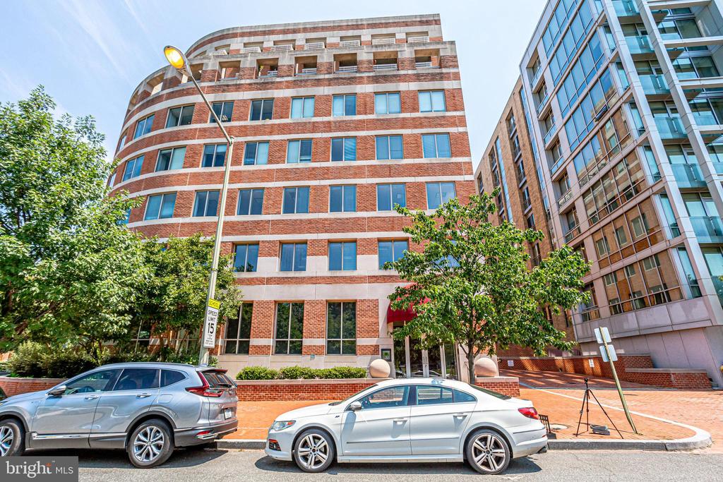 1275 25TH STREET NW 803