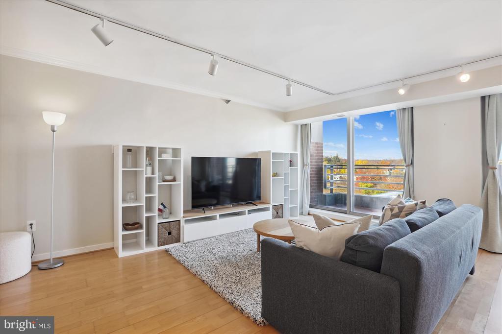 1275 25TH STREET NW 803