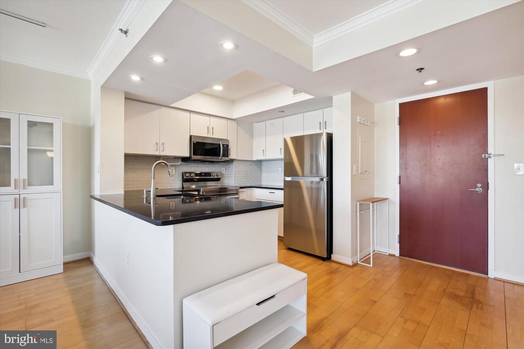 1275 25TH STREET NW 803