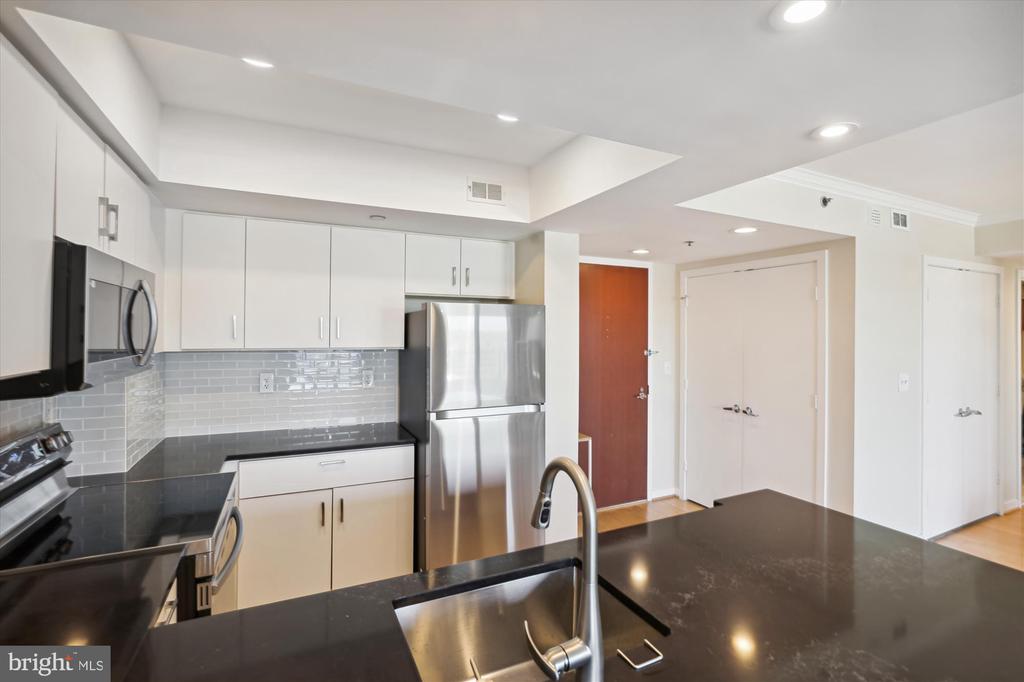 1275 25TH STREET NW 803