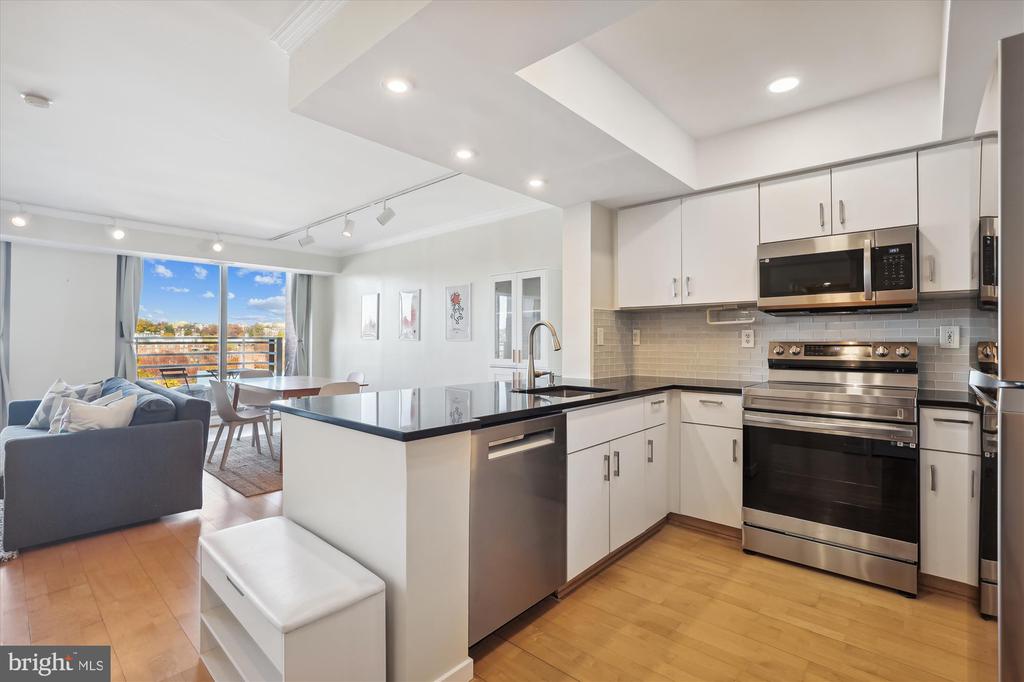 1275 25TH STREET NW 803