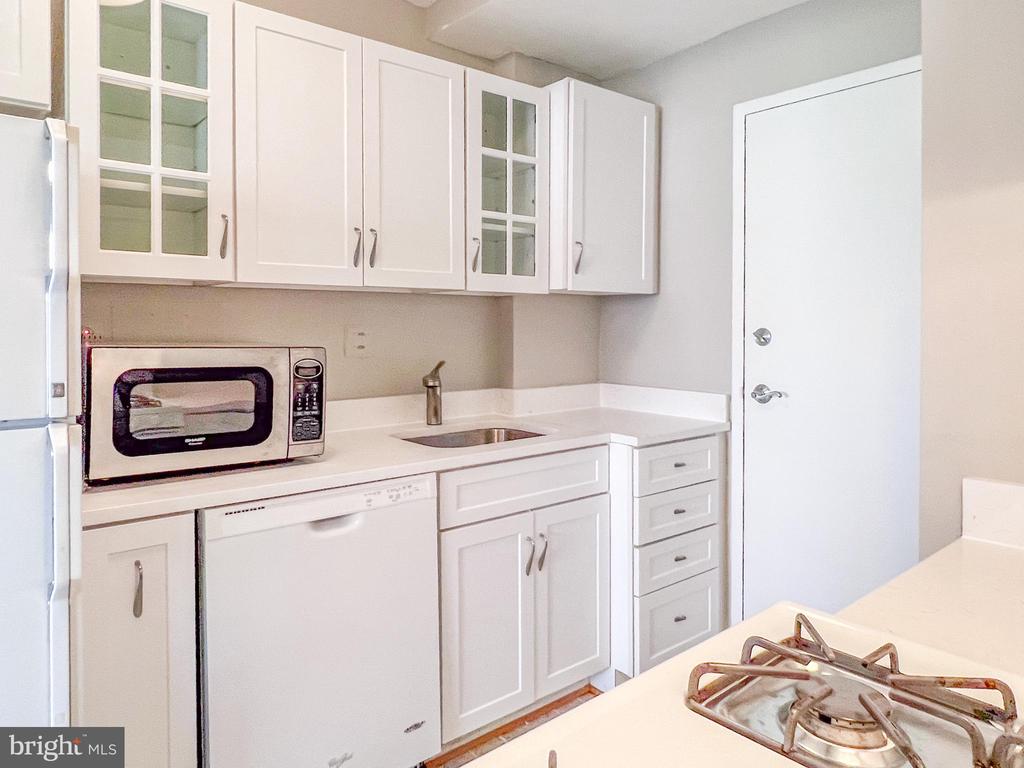 3900 TUNLAW ROAD NW 407