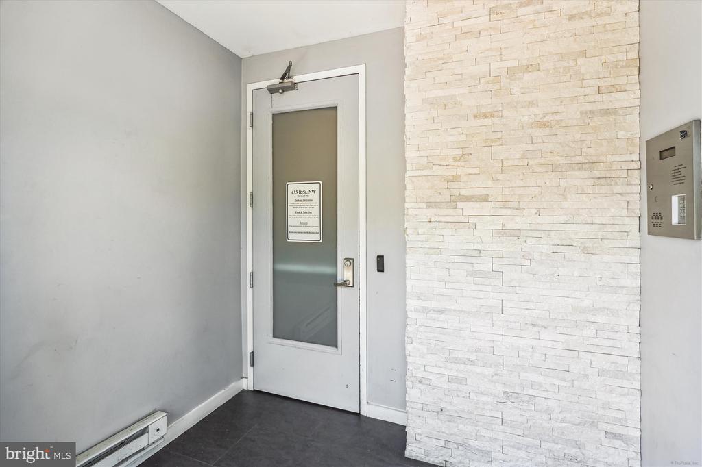 435 R STREET NW 306