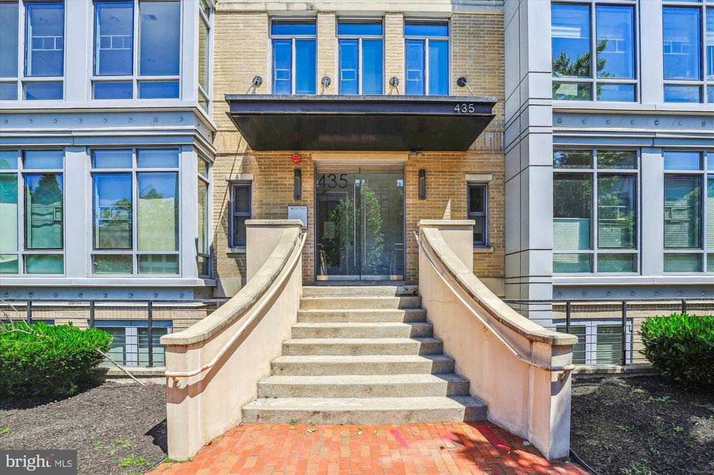 435 R STREET NW 306