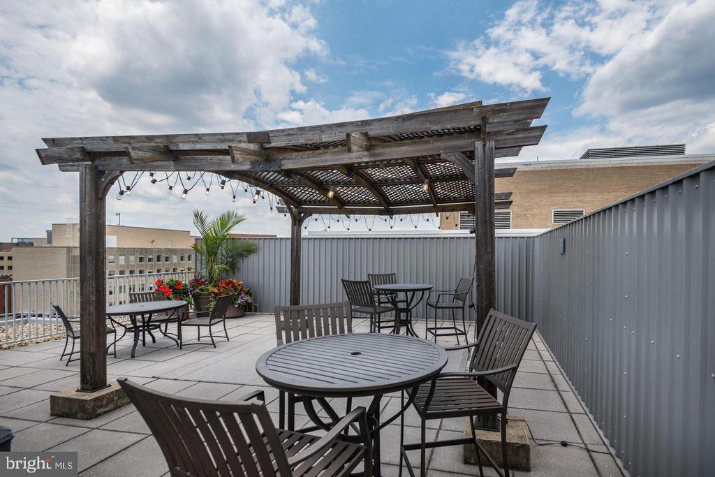 1711 MASSACHUSETTS AVENUE NW 421