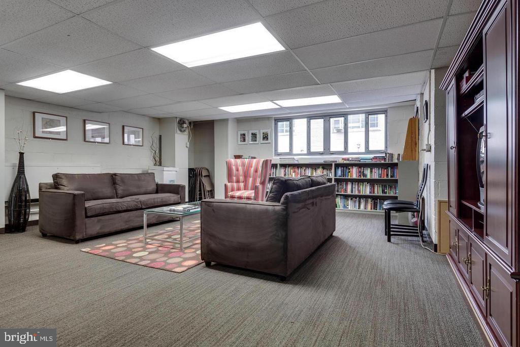 1711 MASSACHUSETTS AVENUE NW 421