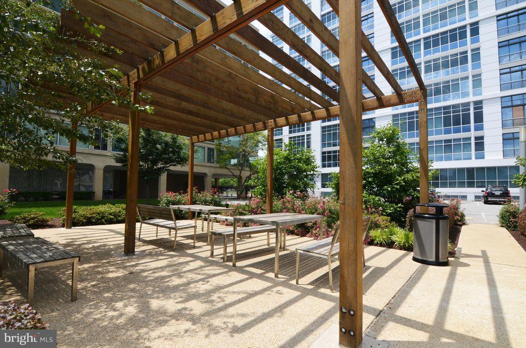 1101 3RD STREET SW 305