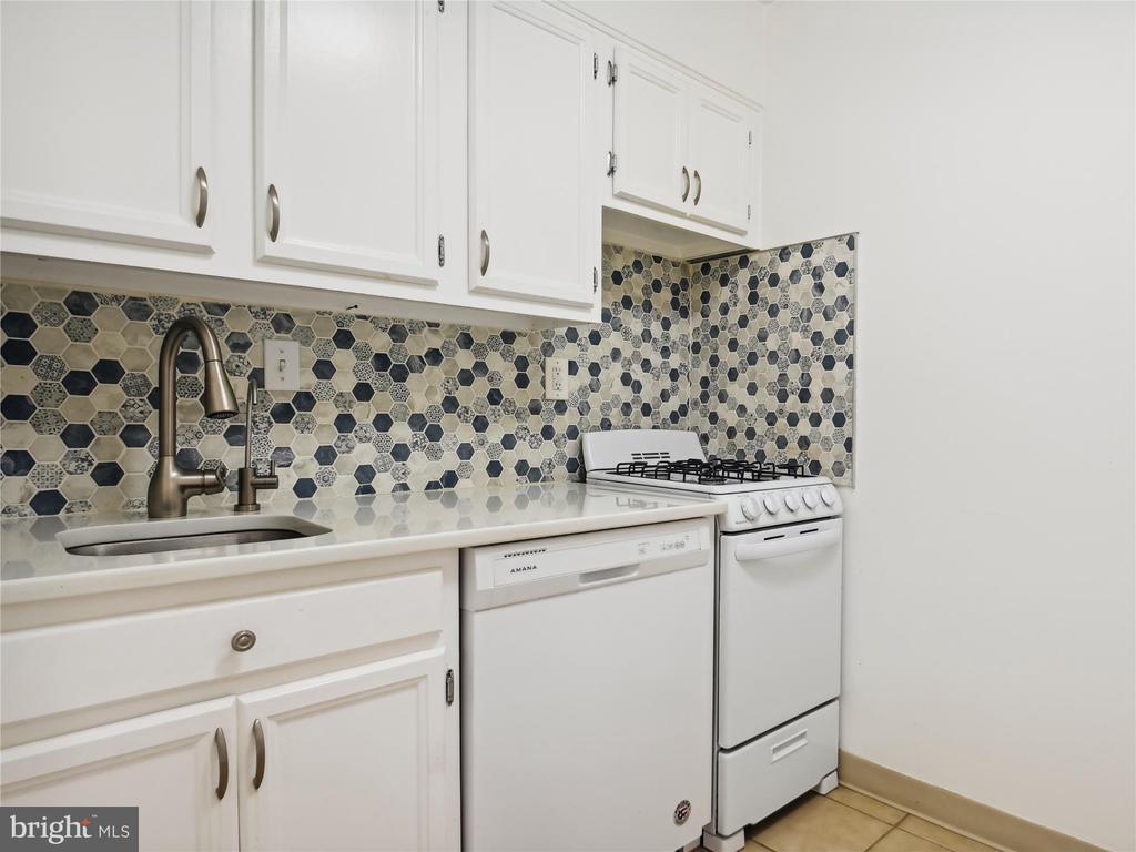 56 G STREET SW Unit: B