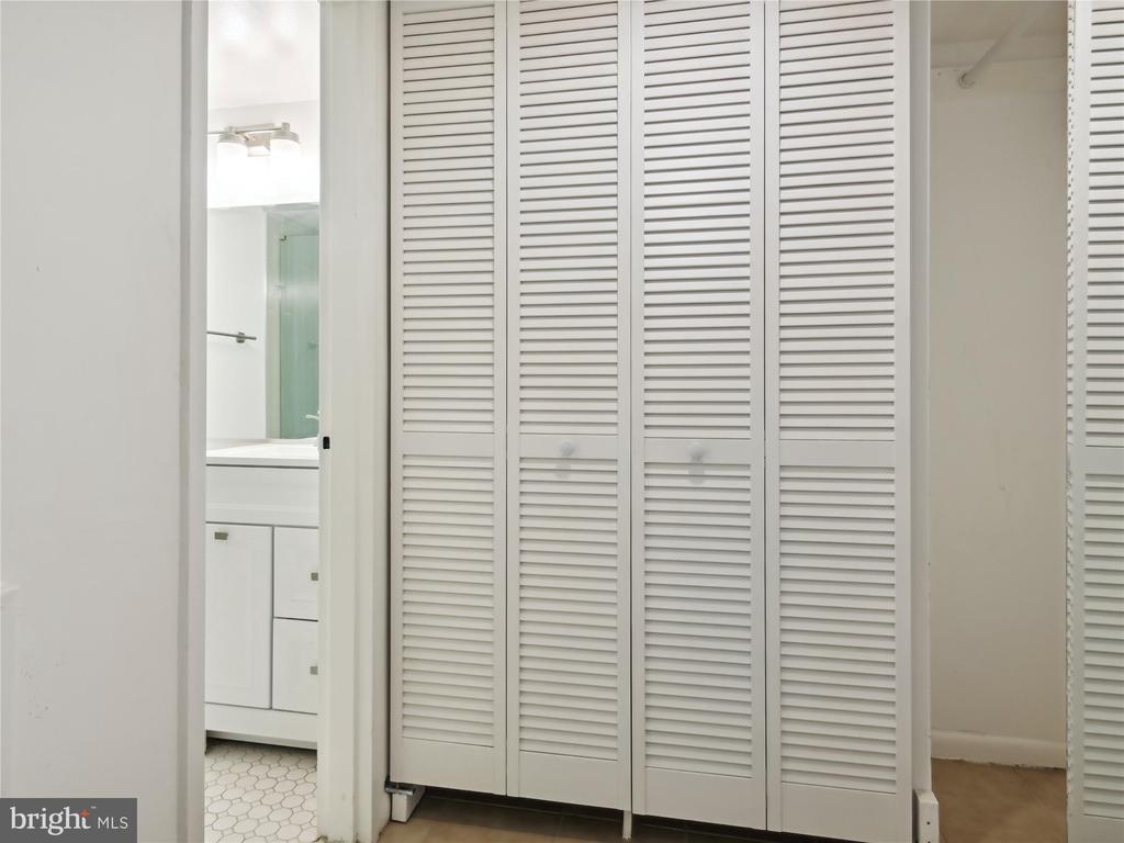 56 G STREET SW Unit: B