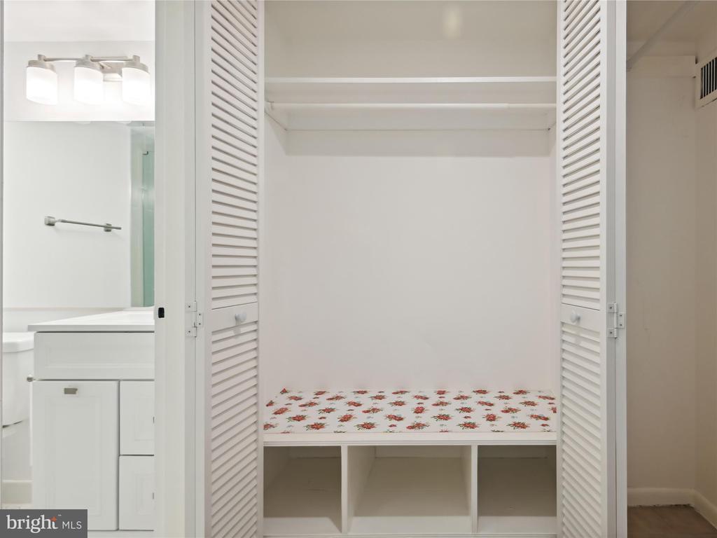 56 G STREET SW Unit: B