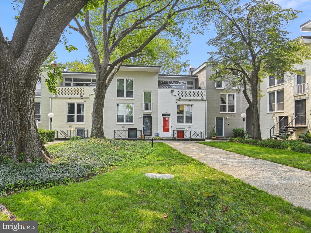 56 G STREET SW Unit: B