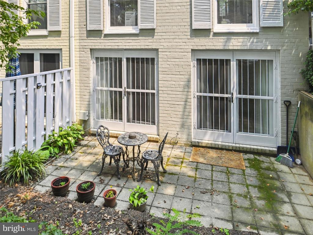 56 G STREET SW Unit: B
