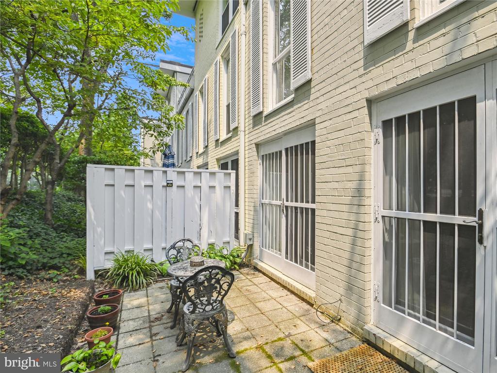 56 G STREET SW Unit: B