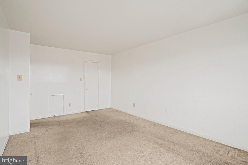 4270 EAST CAPITOL STREET NE Unit: 301