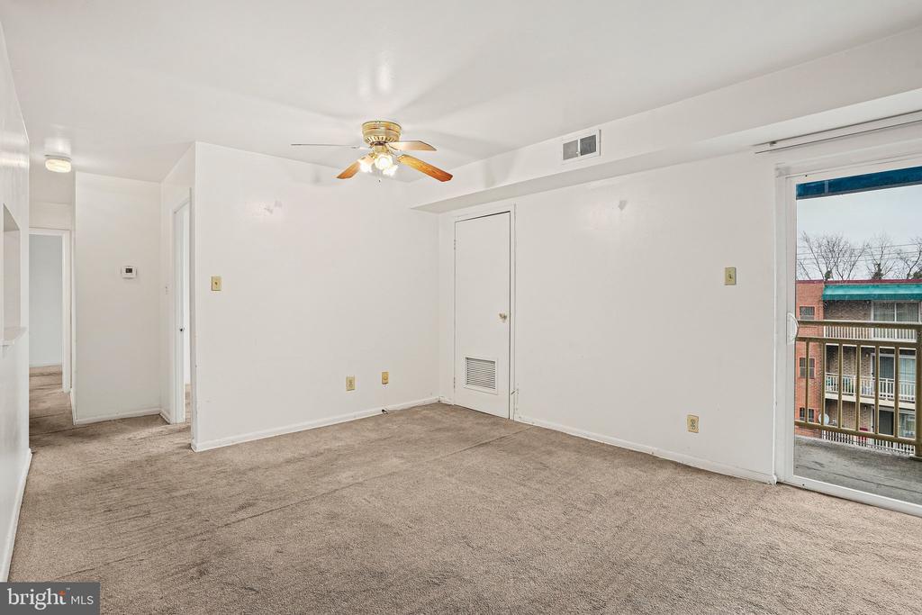 4270 EAST CAPITOL STREET NE Unit: 301