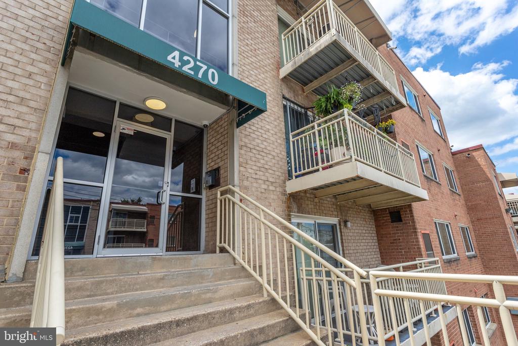 4270 EAST CAPITOL STREET NE Unit: 301