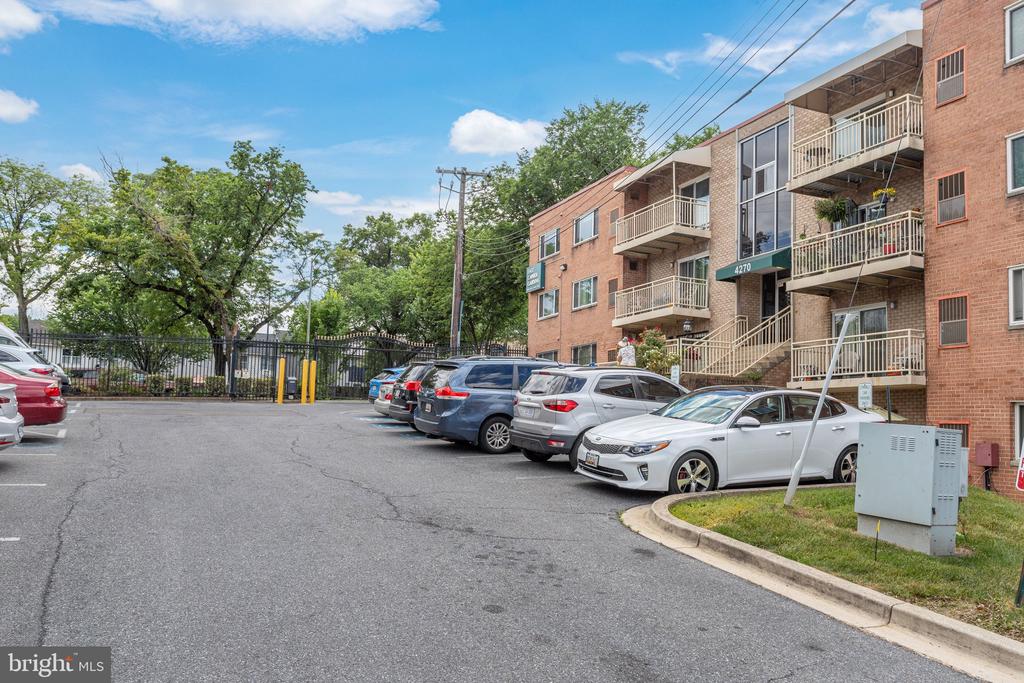 4270 EAST CAPITOL STREET NE Unit: 301