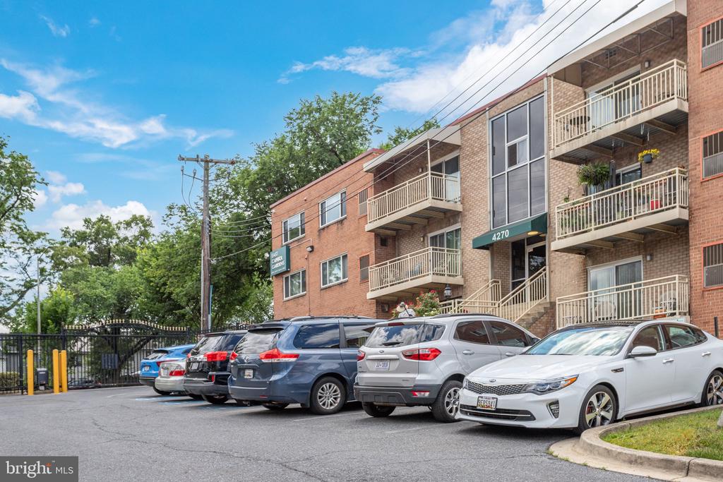4270 EAST CAPITOL STREET NE Unit: 301