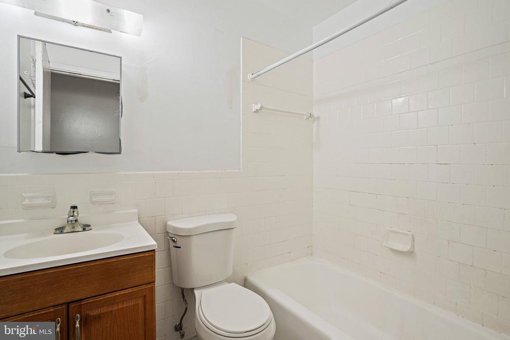 4270 EAST CAPITOL STREET NE Unit: 301