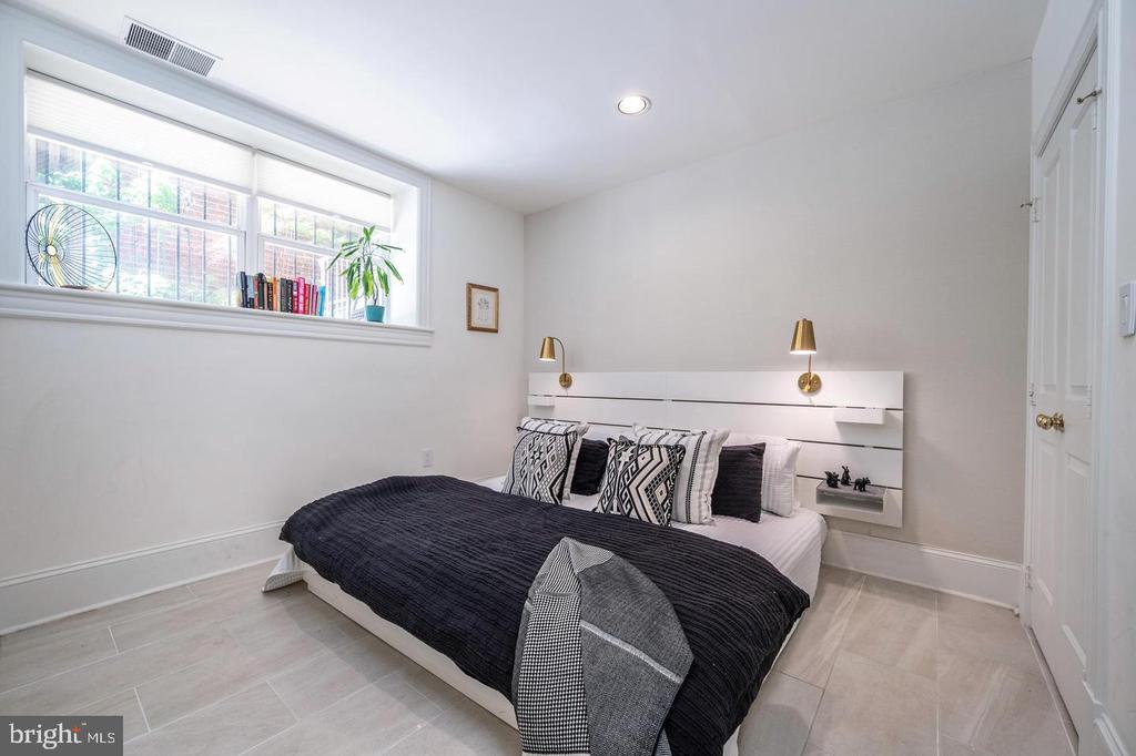 1807 CALIFORNIA STREET NW Unit: T5