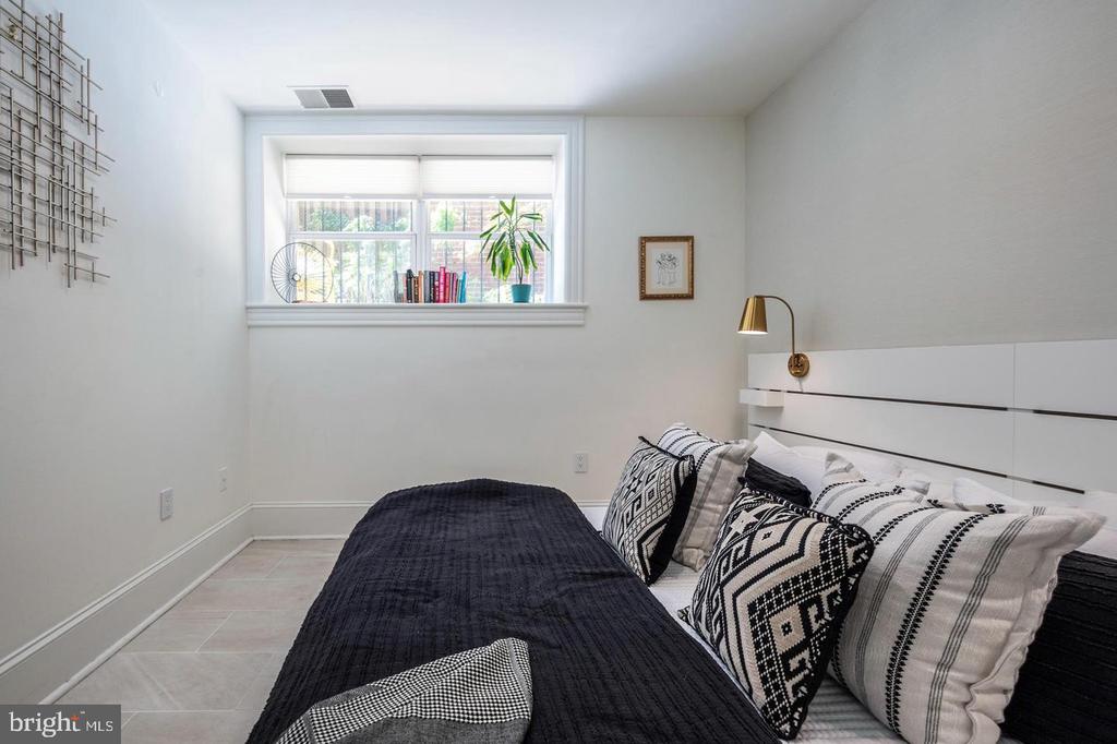 1807 CALIFORNIA STREET NW Unit: T5