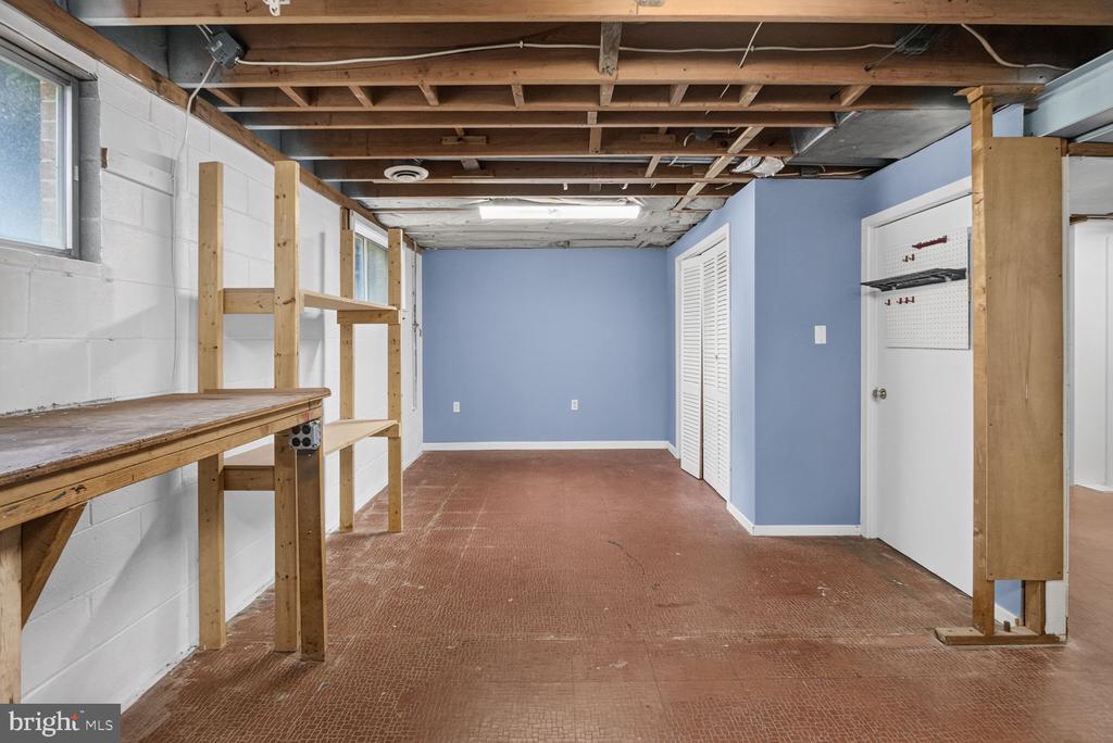 3637 WOODLEY ROAD