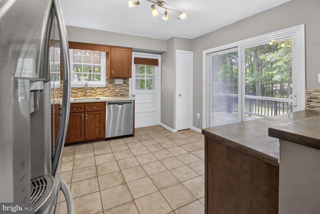 3637 WOODLEY ROAD