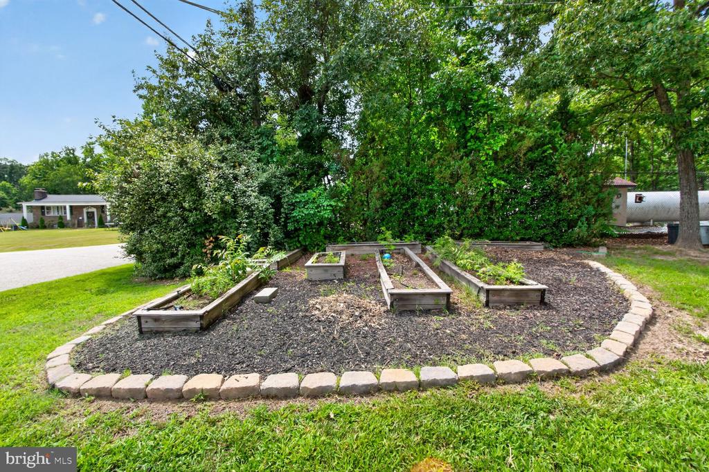 3637 WOODLEY ROAD