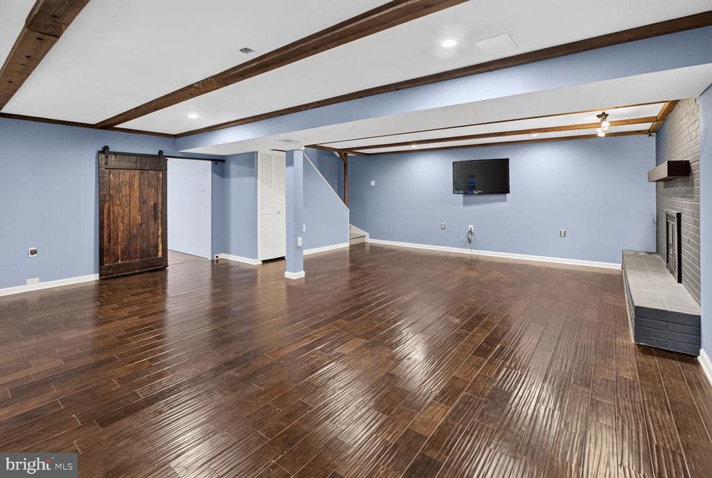 3637 WOODLEY ROAD