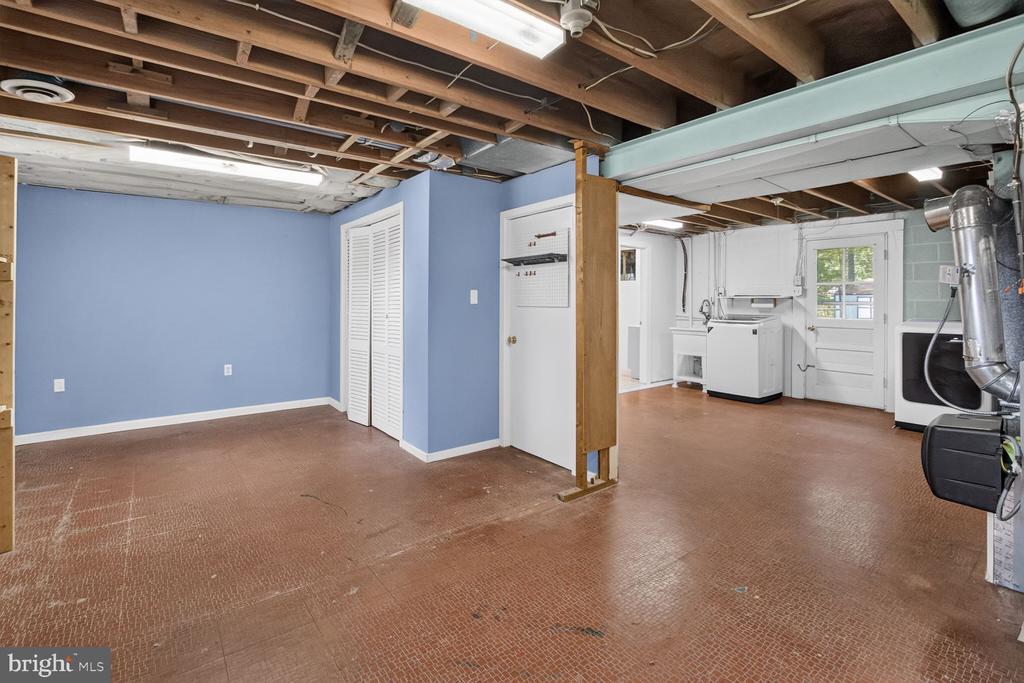 3637 WOODLEY ROAD
