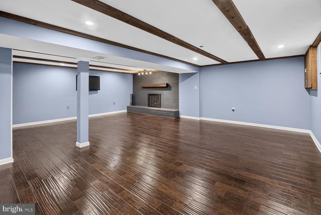 3637 WOODLEY ROAD