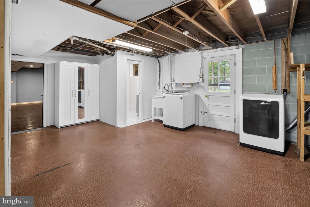 3637 WOODLEY ROAD