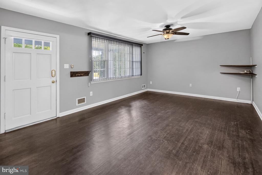 3637 WOODLEY ROAD