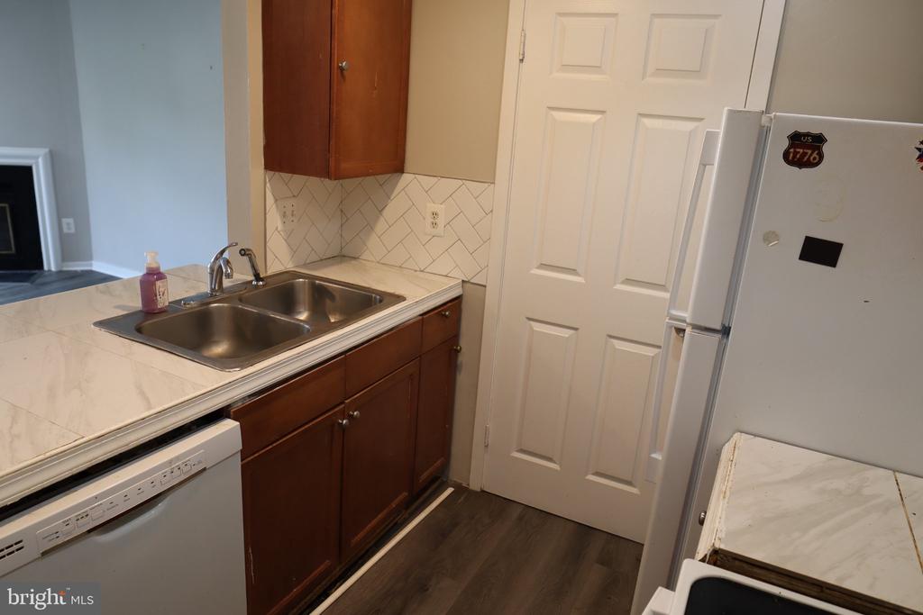9709 HELLINGLY PLACE 56