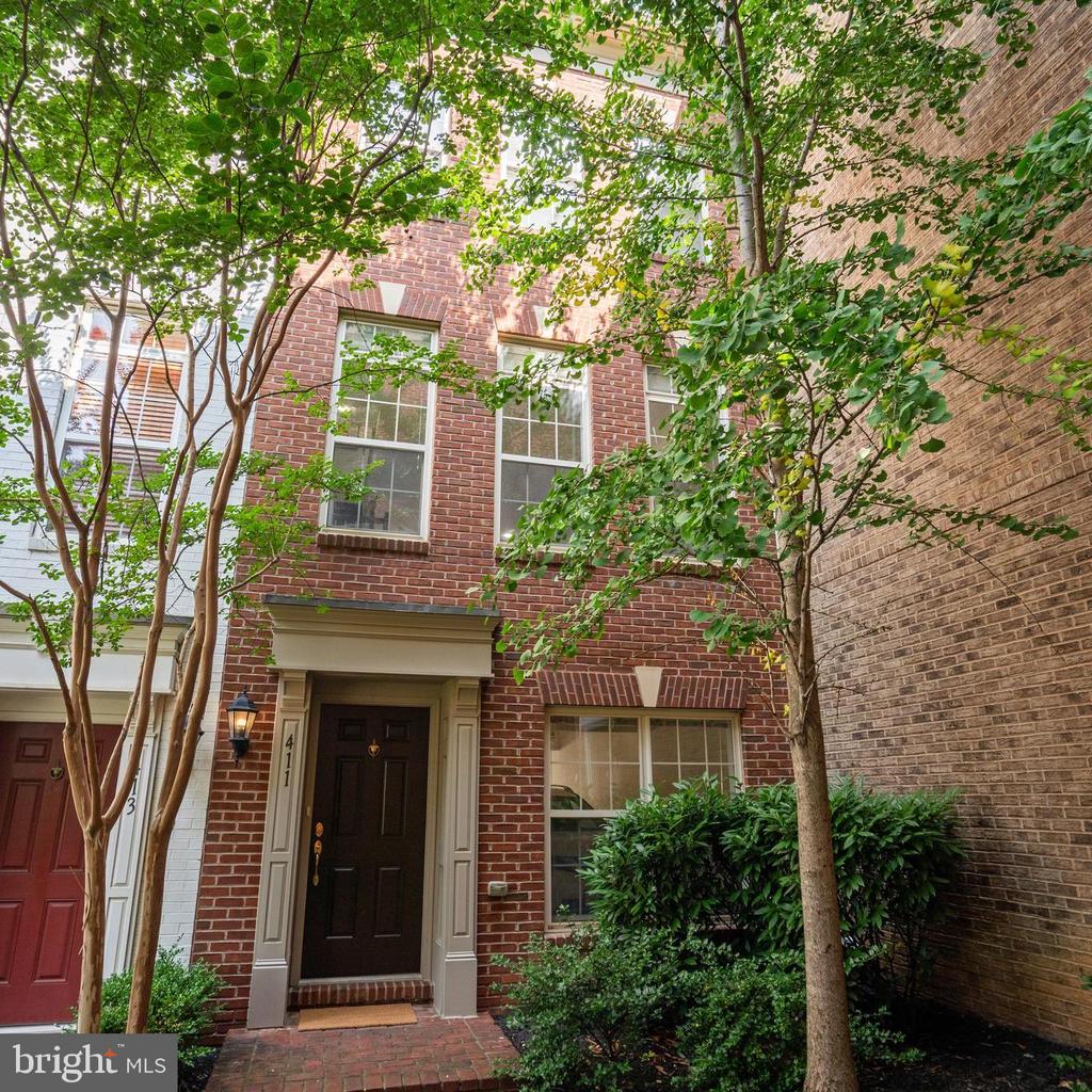 411 N GEORGE MASON DRIVE