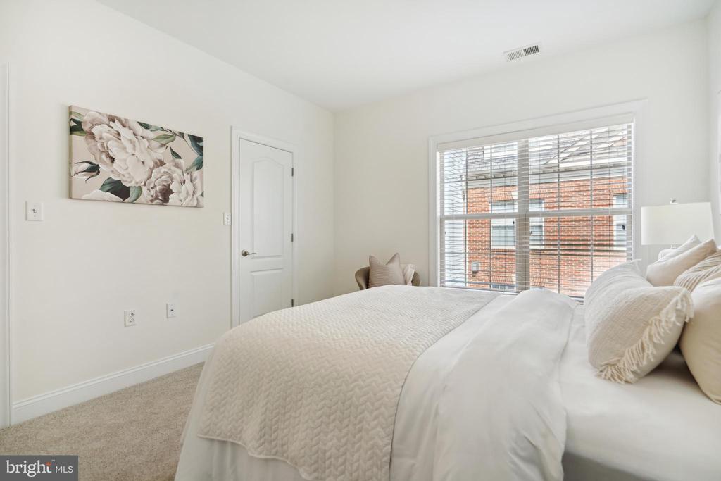 411 N GEORGE MASON DRIVE