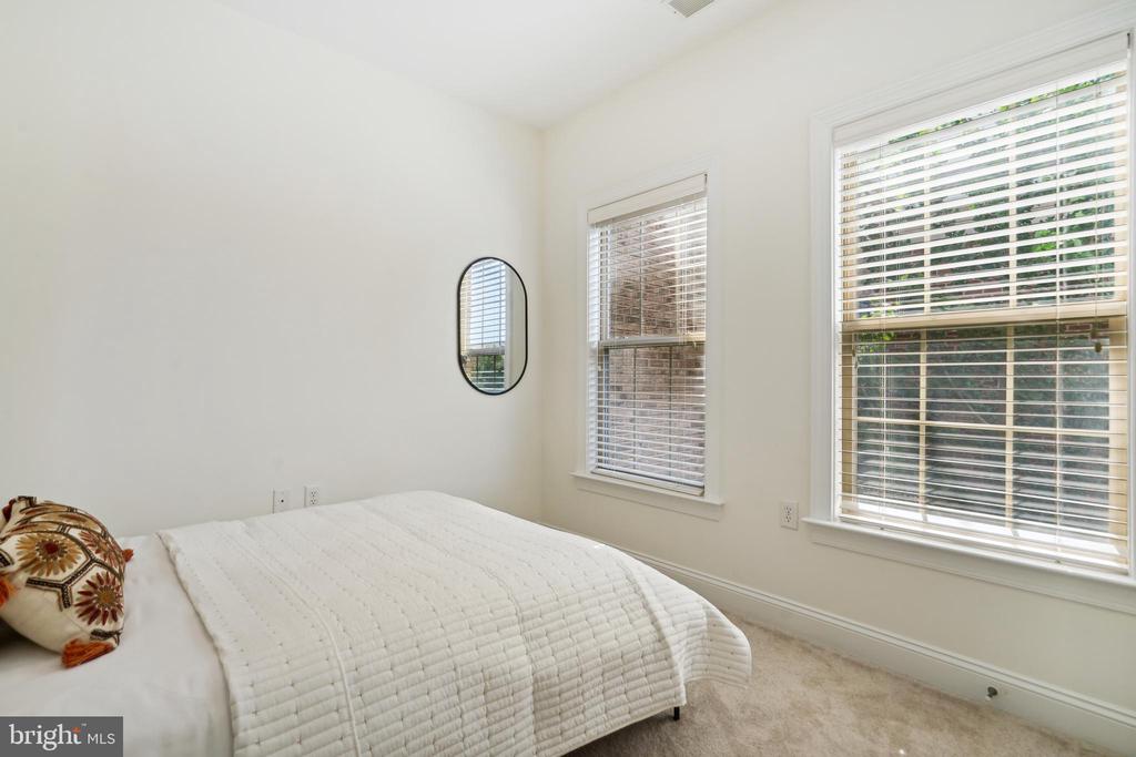 411 N GEORGE MASON DRIVE
